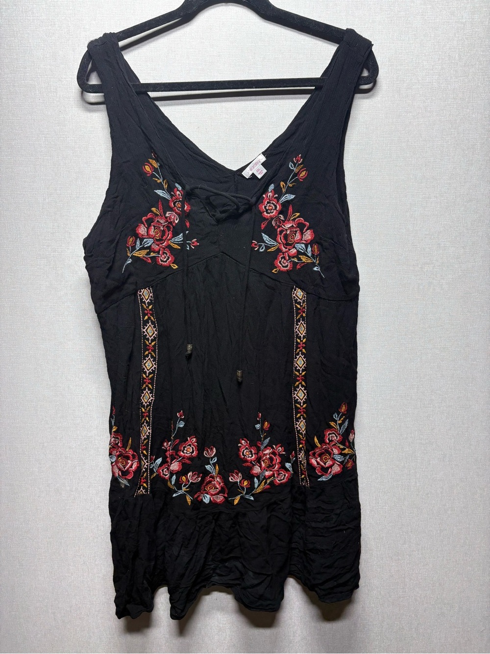 Xhilaration Black Floral Embroidered Sleeveless Camisole